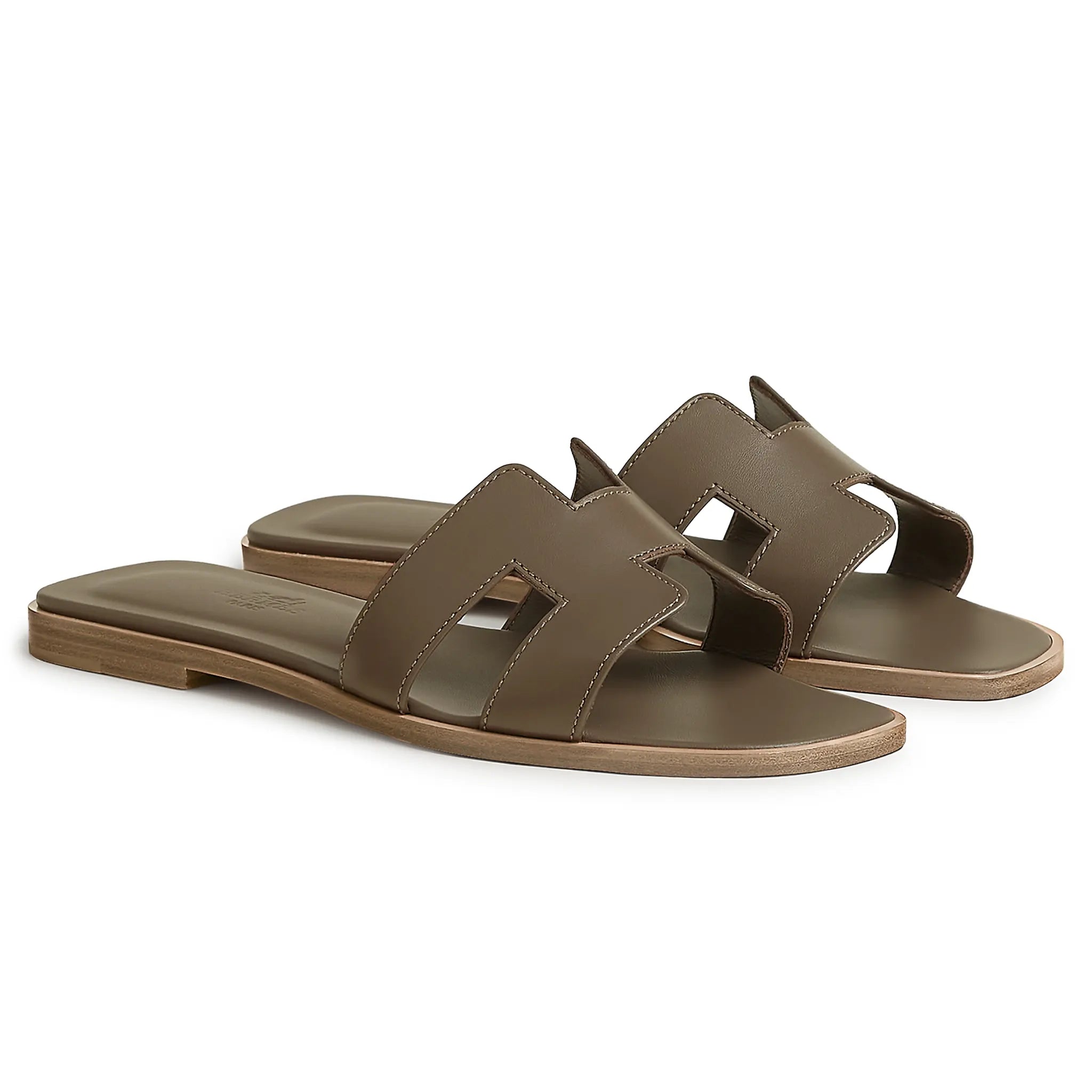 Front Side View of Hermès Paris Oran Étoupe Sandal H202272Z X3385
